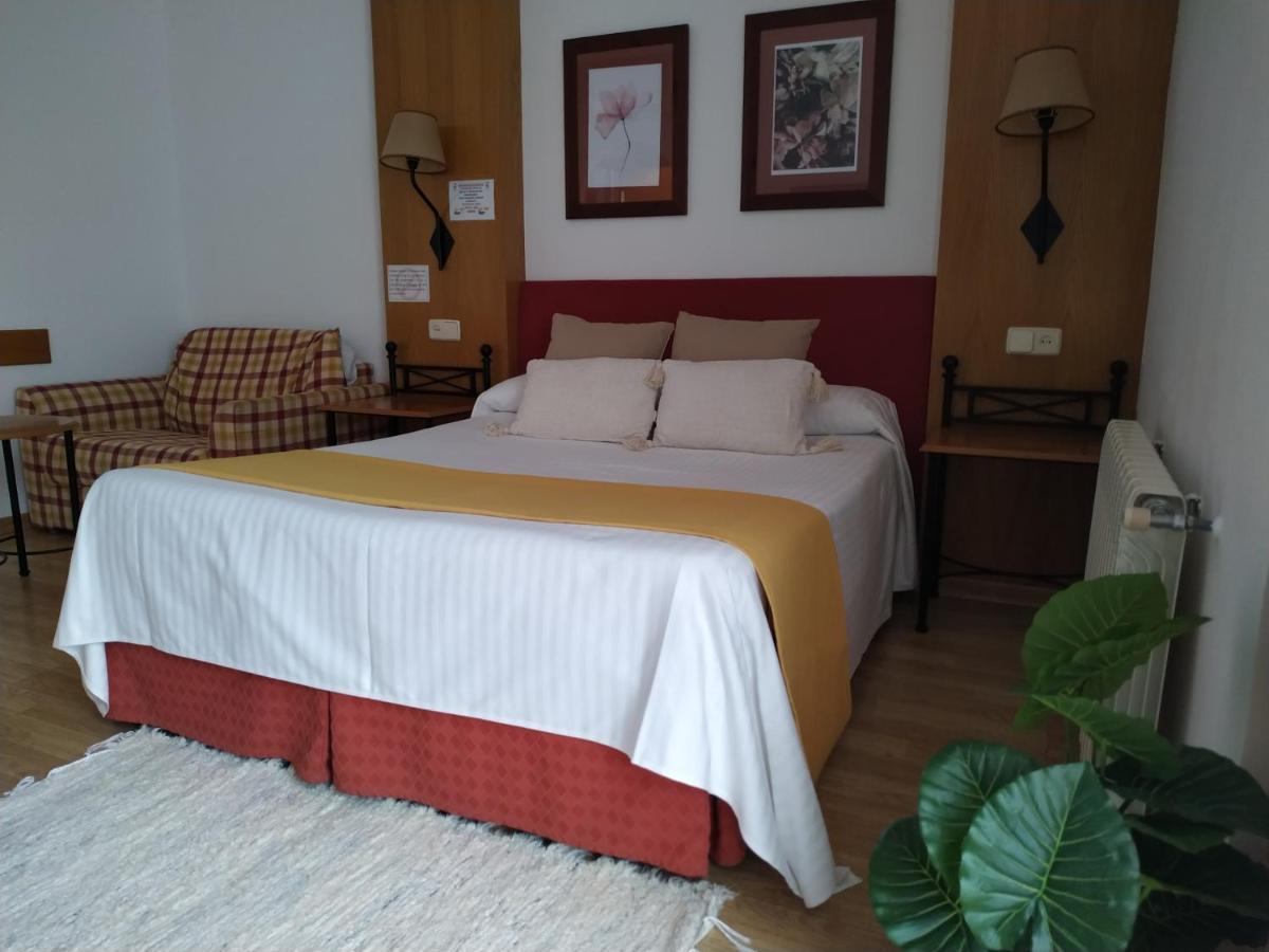 área De Servicio El Cruce Hotel 3*